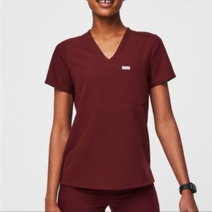 FIGS Catarina one pocket scrub top XXS Burgundy
